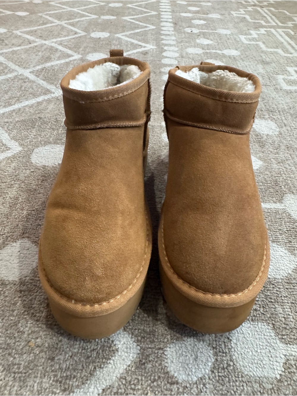 Women’s cushionaire platform boots, size 11